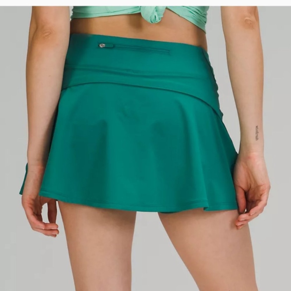 Lululemon Play Off The Pleats Skirt- EUC Teal Lagoon Sz 8
Green/Blue